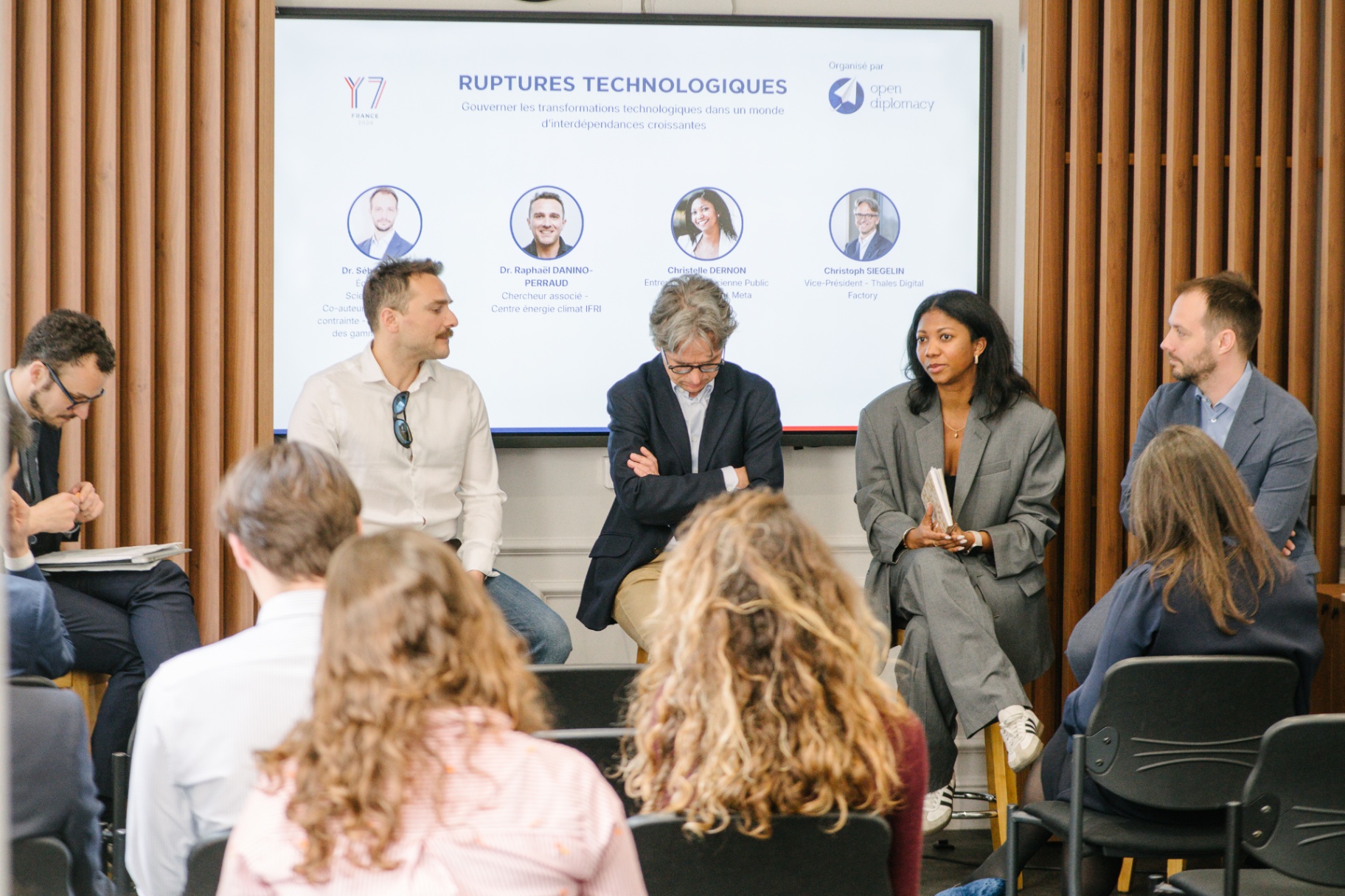 New Sovereignty challenges in the digital age